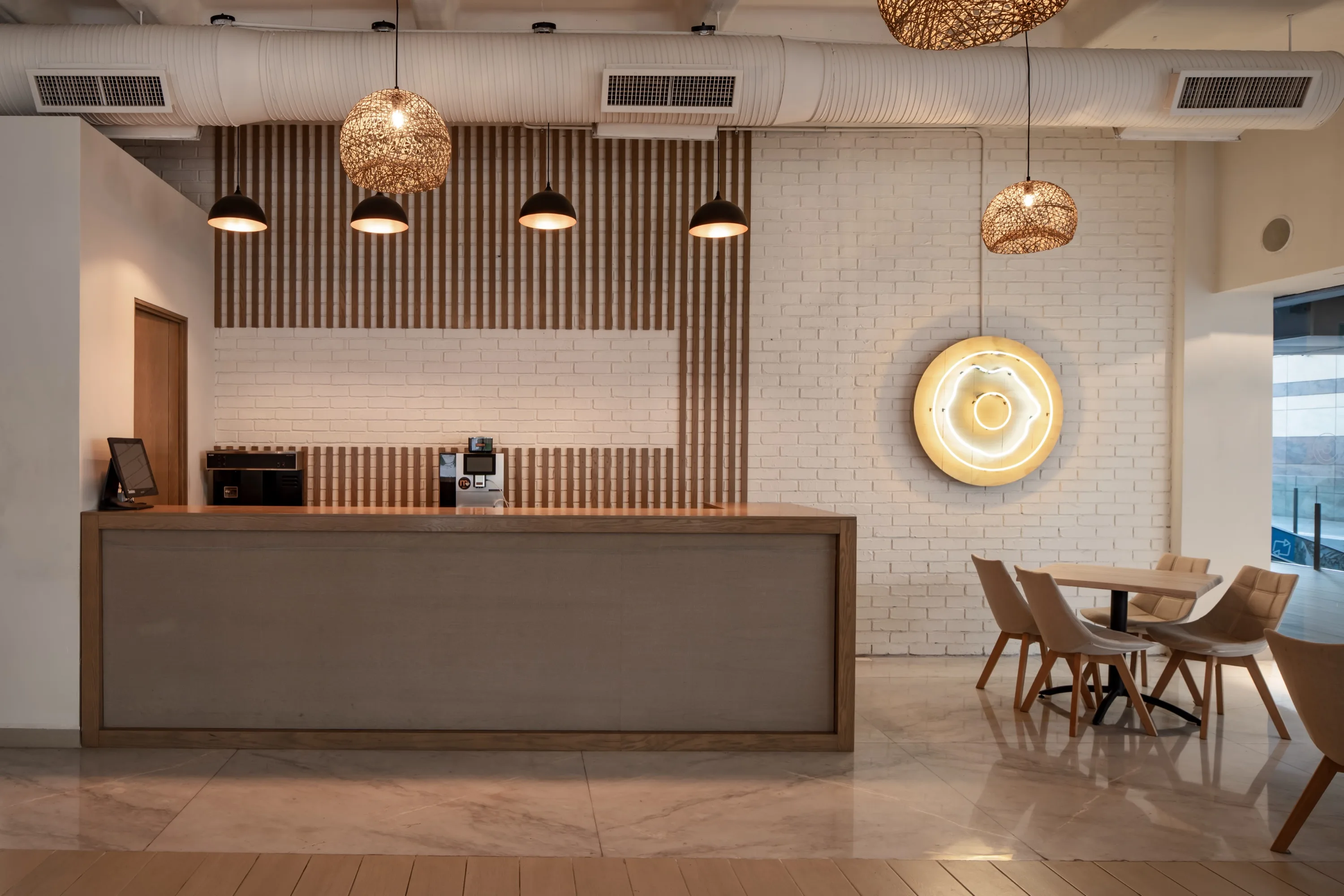 Dolce Bisquet, proyecto comercial de Punto Arquitectura en San Pedro Garza García, Nuevo León